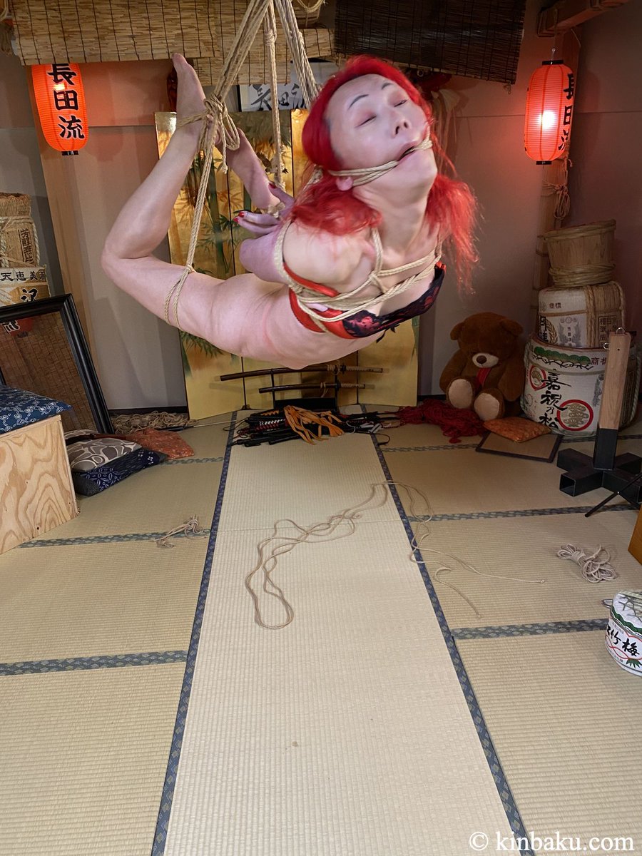 Gyaku-ebi-zuri, 逆海老吊り aka reverse shrimp suspension. 
#osadaryu #長田流 
#kinbaku #緊縛
#shibari #縛り
#nawado #縄道
#OsadaSteve #長田スティーブ