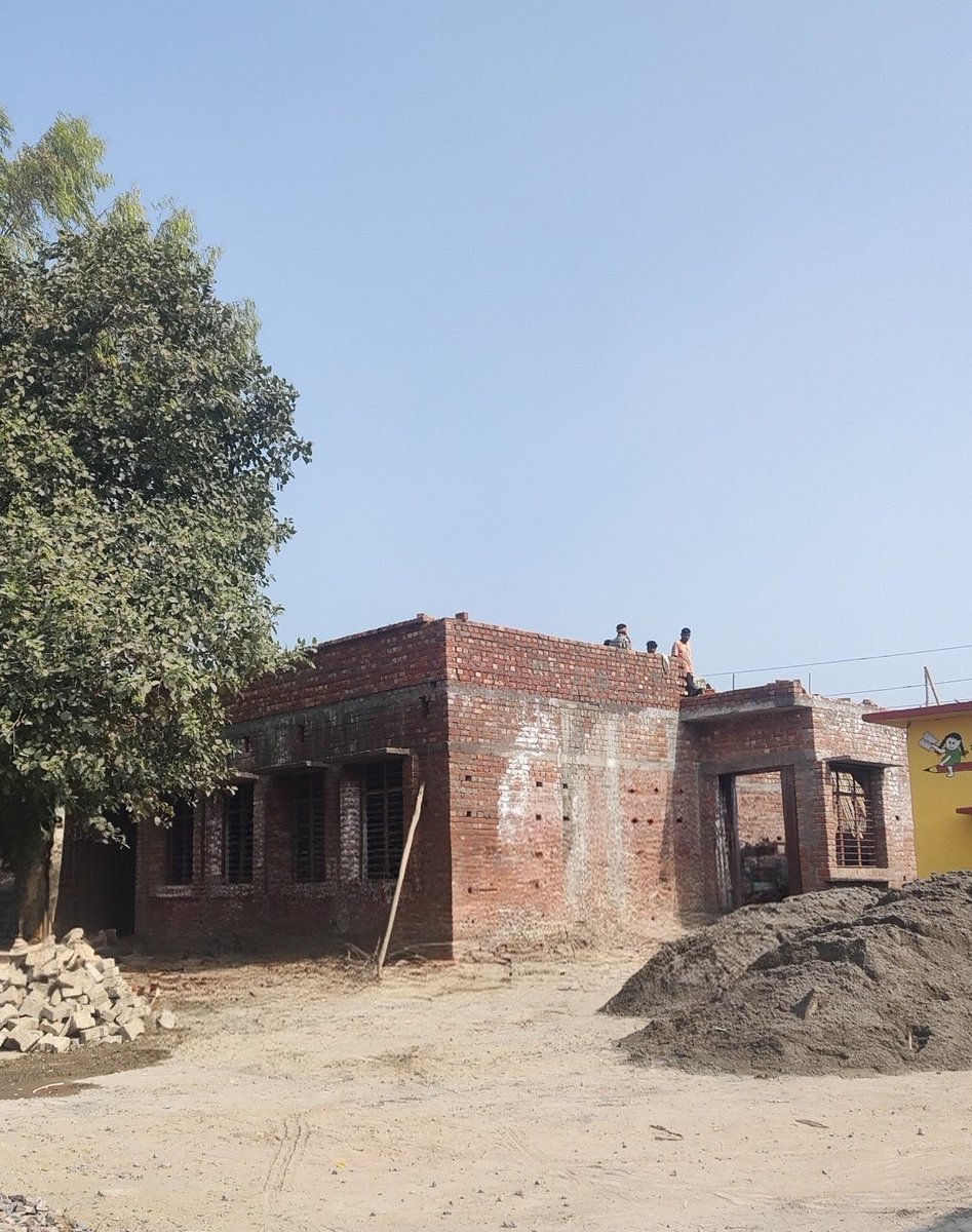avnishChaubey49's tweet image. कार्य प्रगति पर हैं मित्रो  🏫⚒️

#Constructionwork