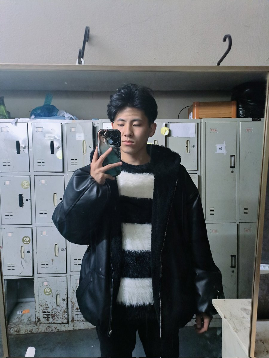 yong200199's tweet photo. 开心消消乐的反义词是悲伤积积痛 #OOTD #男大 #男大学生 #健身打卡 #健身 #男菩萨 #指奸 #牛子 #鸡巴 #上海 https://t.co/UnlhgDZ44B