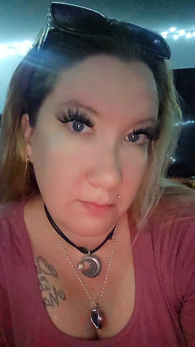 Im far to pretty for you to have me this bored🫴