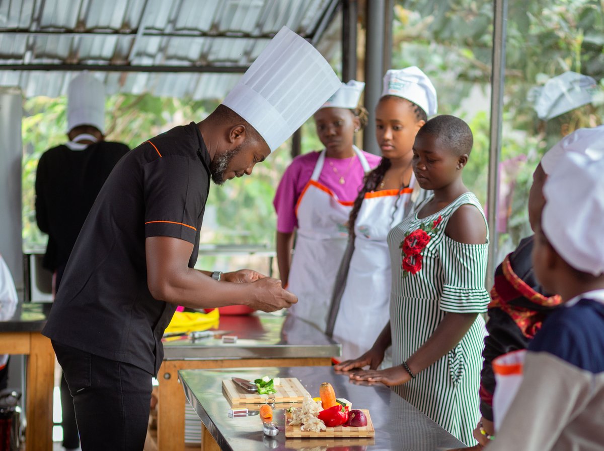 Kids who cook learn to eat healthier! Our classes make veggies fun again. 🥦🍅 #HealthyKids #CookingClass
