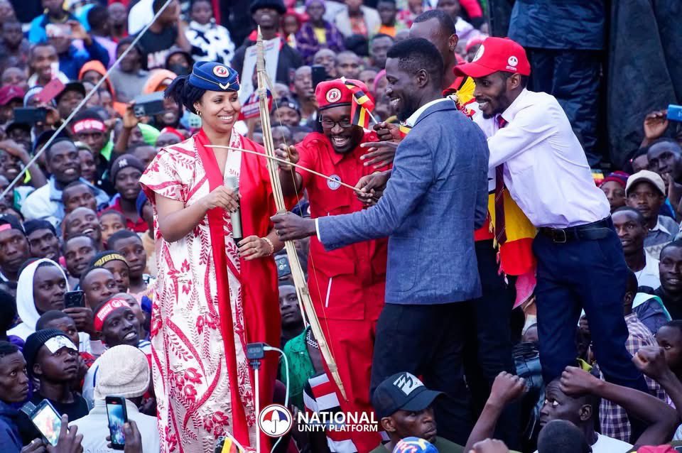 News coming from Kisoro indicates that yesterday Bobi Wine shared a hotel room with his side chick Sultana Salim, and <a href="/BarbieItungoK/">Barbie Kyagulanyi</a> got pissed and returned to Kampala. Just know 🤣🤣🤣🤣🤣🤣 <a href="/NUP_Ug/">National Unity Platform</a> <a href="/NupUpdates/">NUP UPDATES</a>