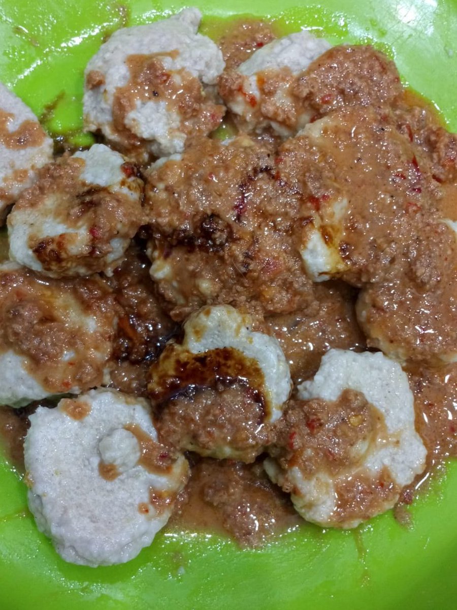 halo guys aku izin jualan ya > ada cimol dan cilok ayam 20k isi 50 open po ya.. ready juga mie jebew 8k + cireng 8k isi 10 + bisa juga kalian kalau mau bagi² buat jumber ada yang 10k + 15k + 20k menu bisa di dm mie jebew jg bisa kalo mo berbagiii bantuu akuuu buat hidupp makasi😩