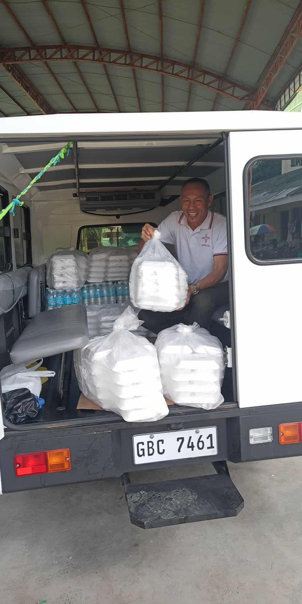 SSHJM in Cebu provided meals to 600 more people in Mananga Bridge Talisay "ground zero" Cubu City. The government and NGOs are doing all they can, but the need is greater than support available. Please support and donate to SSHJM.