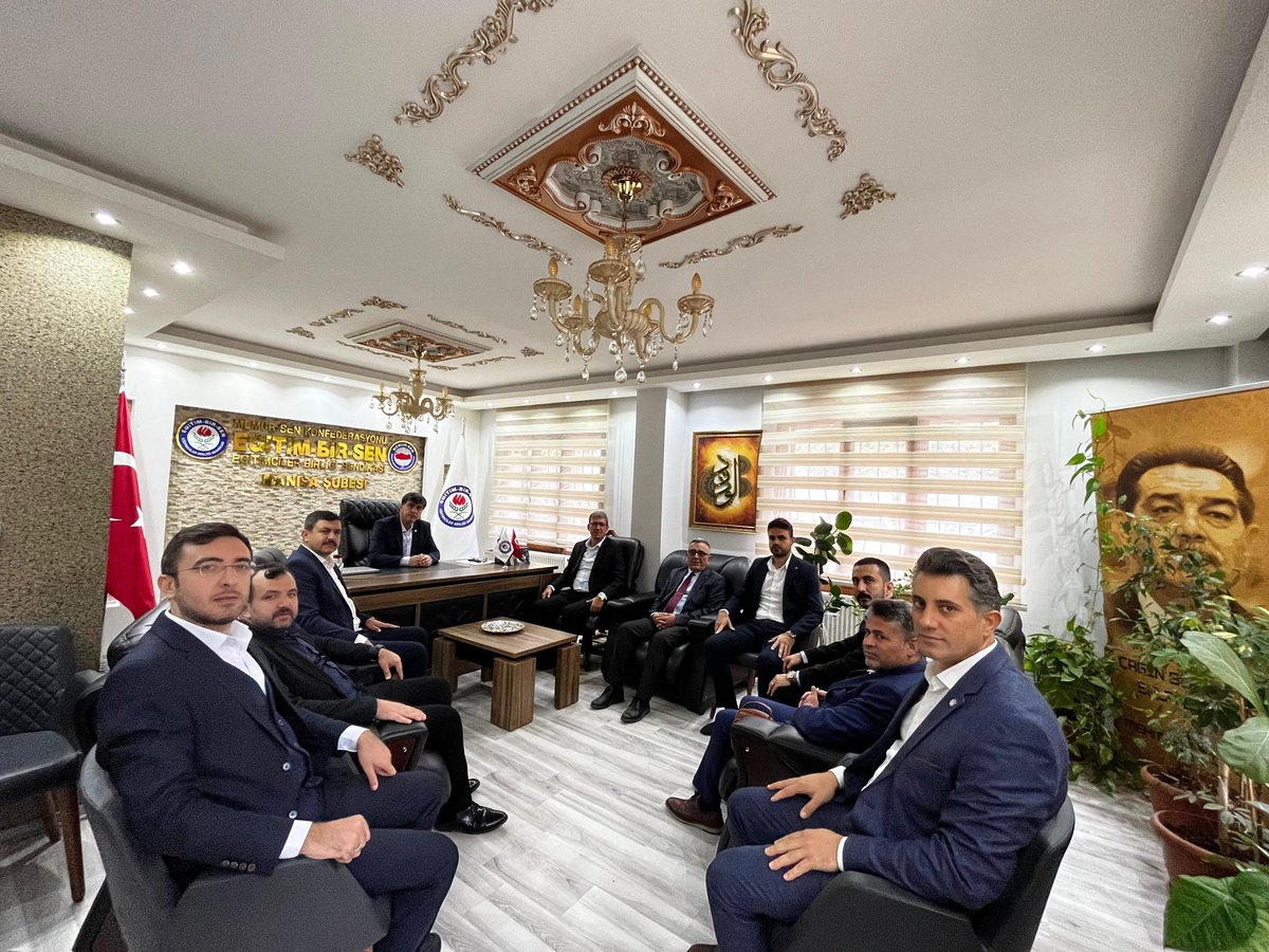 YUNUSEMRE TEMSİLCİLİĞİMİZDE BAYRAK DEĞİŞİMİ 

Yunusemre Temsilciliğimizdeki bayrak değişimi nedeniyle, Yunusemre  Temsilcimiz Sayın Zeynel Mutlu , Yönetim Kurulu Üyelerimiz Yaşar İzgüt , Samet Güleryüz, Muhammet Mücahit Gündoğan , İsmail Yenilmez, Adem Yiğit ve Umut Aydaş ile