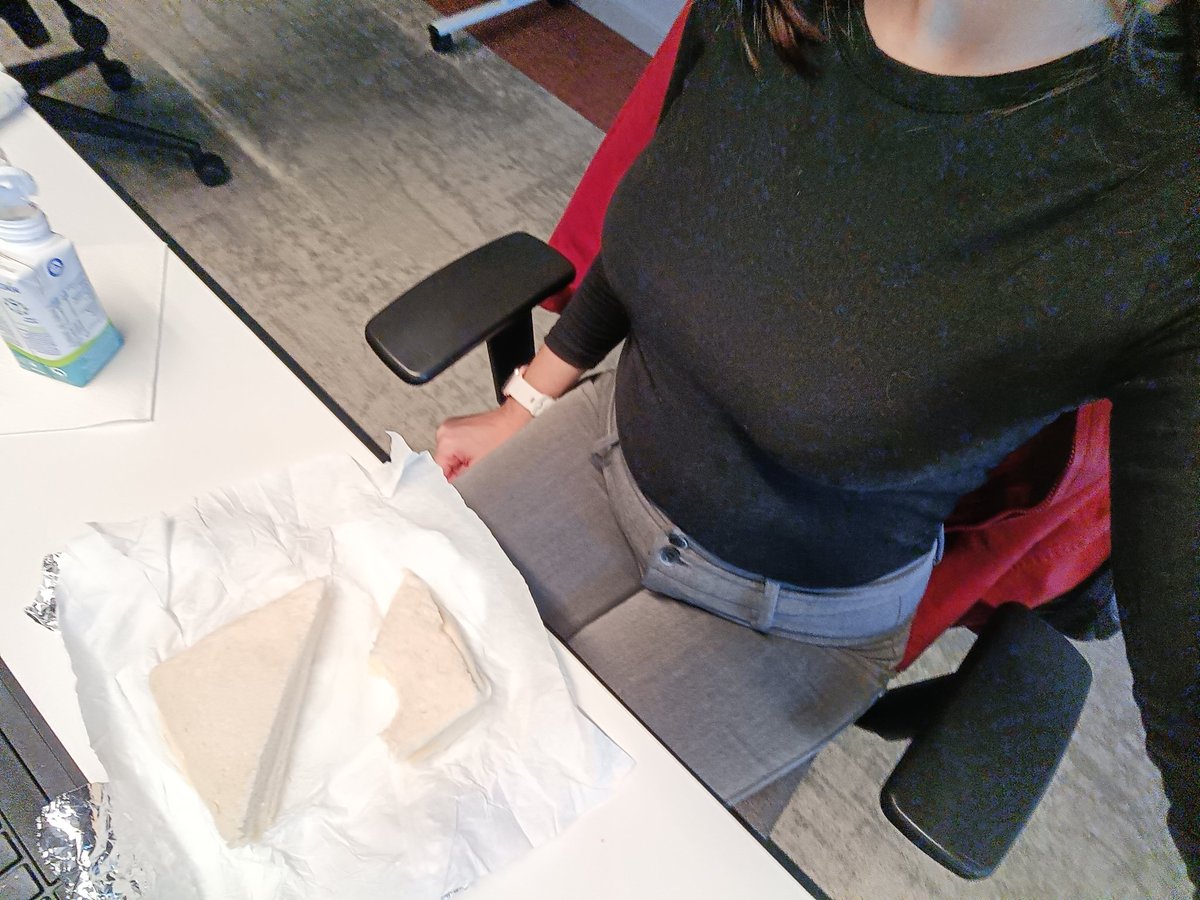 soadown_'s tweet image. mais um dia de escritório 🔥🔥🔥 #mamasestrabicas #sandesdequeijo #letsgetit