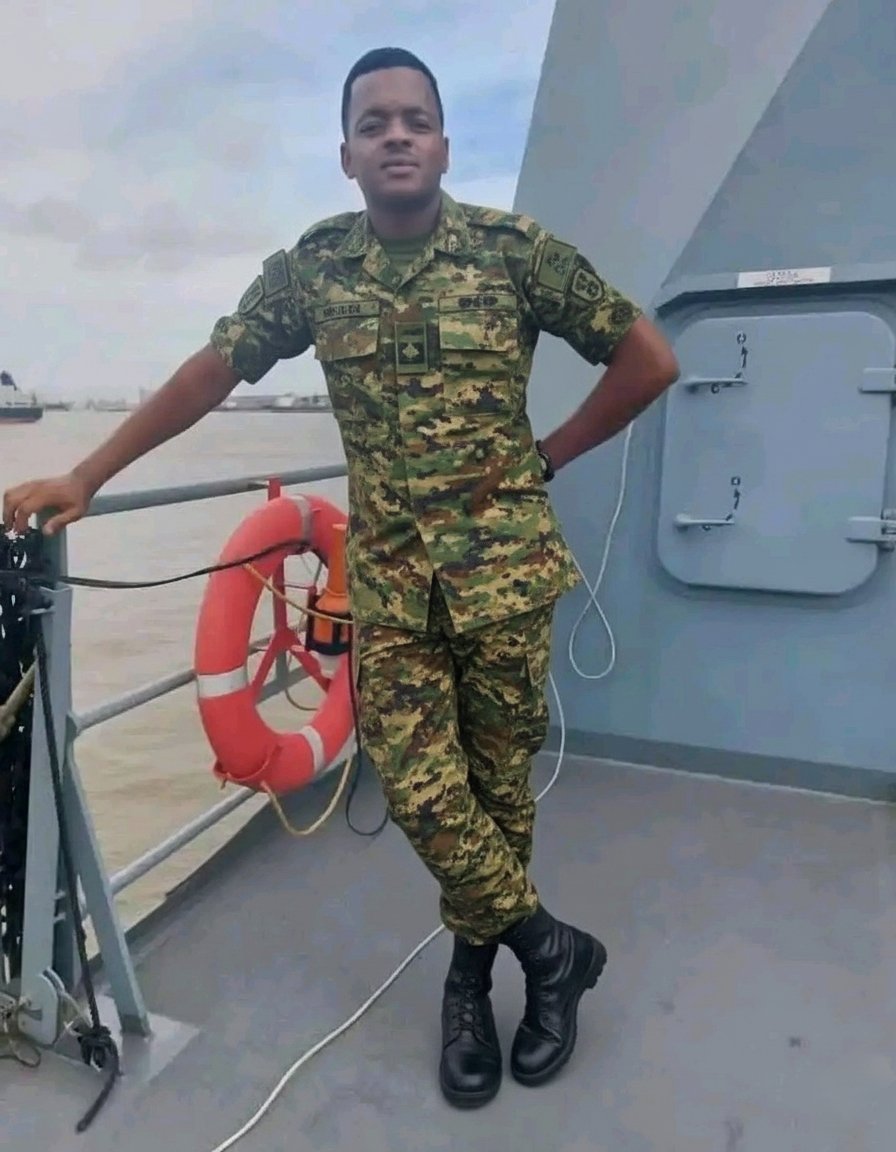 Military zone, keep off! We sacrificed and suffered during training, not to be disrespected by civilians who think we don’t know our job. Thanks to Nigeria for the love and motivation. Better days ahead! 🇳🇬 Lt AYM