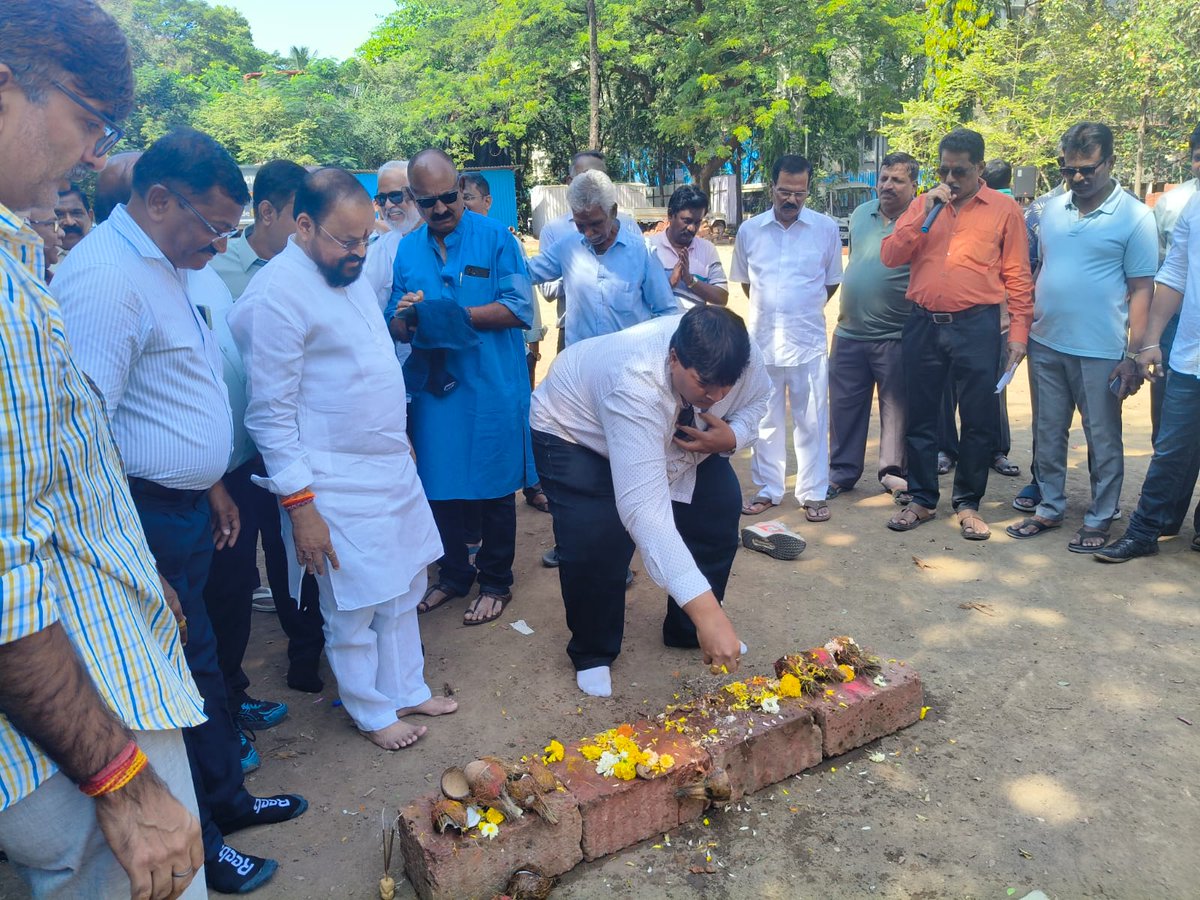 TukaramKate's tweet image. चेंबूरमधील भाऊ प्रधान उद्यानाच्या सुशोभीकरण व सौंदर्यकरण कामाचा शुभारंभ माझ्या प्रयत्नाने करण्यात आला.

#tukaramkate #BhauPradhanUdyan #ChemburDevelopment #BeautificationDrive #UrbanTransformation #GreenChembur #CleanAndGreen #NatureInTheCity #TogetherForChembur  #Chembur