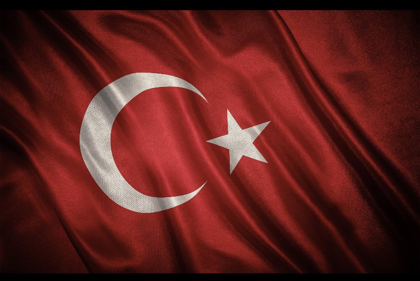 Bilirim ki hiç bir söz teselli etmez yanan yüreği.
Ne zordur insanın sevdiği ile imtihan edilmesi.
Yarınlar var olsun diye yarınlarından,yarenlerinden vazgeçen yiğitler var.
Ailelerine sabırlar diliyorum.
Bu Vatan size minnetkar.🇹🇷
#ŞehidinvarTürkiye