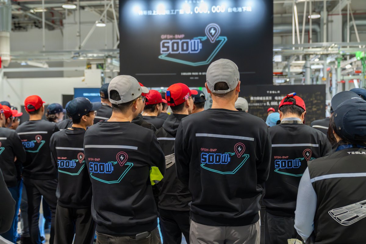 Tesla_Asia's tweet photo. The 5 millionth battery pack from Giga Shanghai rolls off the line🎉 https://t.co/Sr57W6RHhP