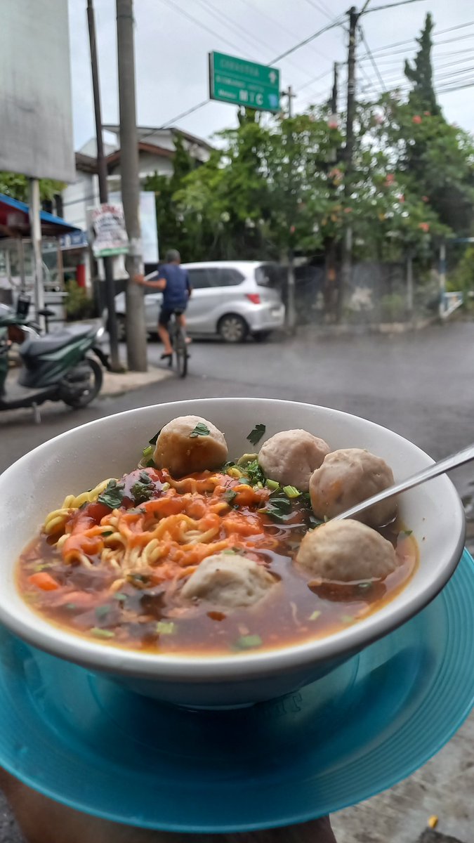 HujannNNN gerimis dari pagi sampai sore...enaknya
"Mas manis pedasDikiTT ya"...😋😋