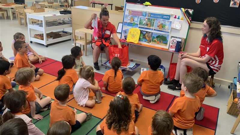 InfantJesus54's tweet image. Today our Kindy students enjoyed a special visit from some of our local community helpers from @swanactive! They shared important tips on how to stay safe around water and reminded us how we can all enjoy swimming safely this summer. #ExpectGreatThings #ConnectedLearners