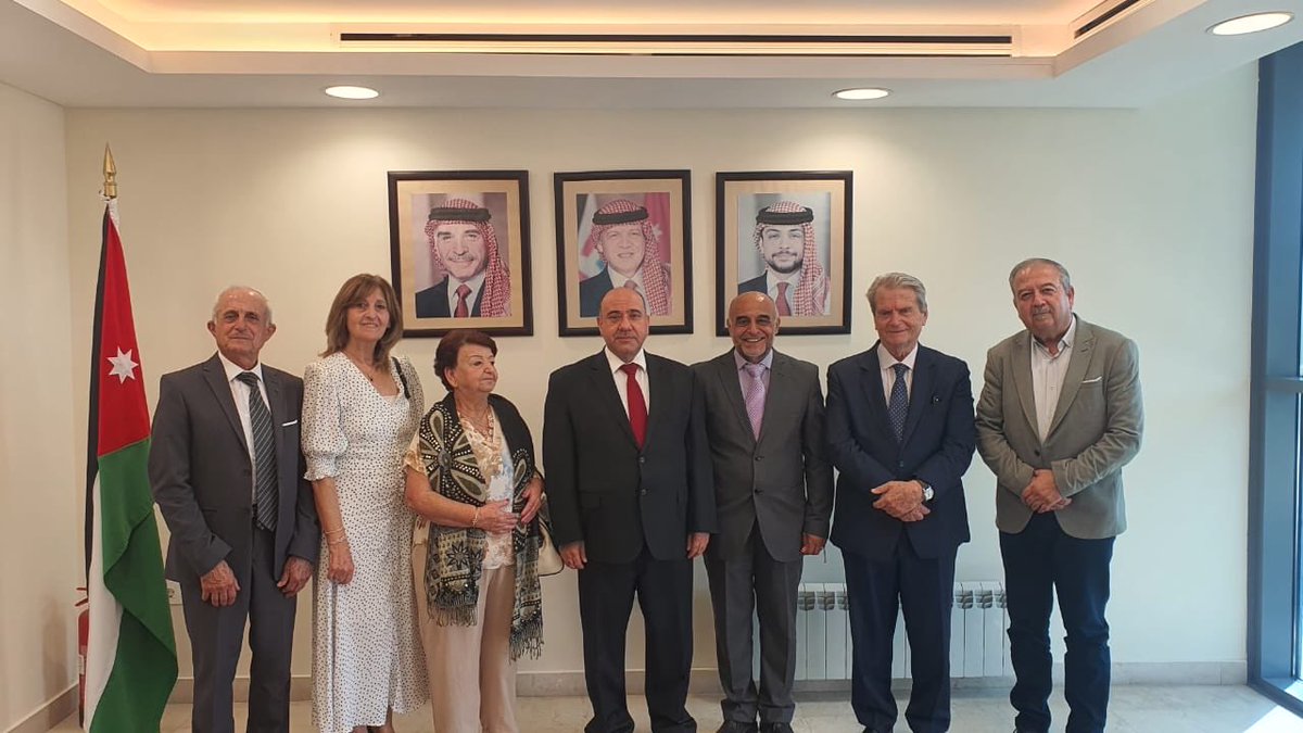 خلال لقائي برئيس جمعية الانماء الاقتصادي والاجتماعي ( لمنطقة الشوف)السيد فادي الشامي، يرافقه وفد من الجمعية، وتناول اللقاء العلاقات الاردنية اللبنانية المميزة وسبل تعزيز  التعاون  بين الجمعية والجمعيات النظيره لها في المملكة .