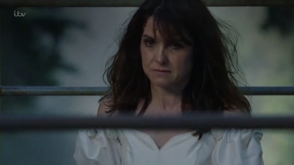 sh3oz__'s tweet image. Imagine having not one, but TWO OF YOUR PARENTS being PSYCHOS
#emmerdale