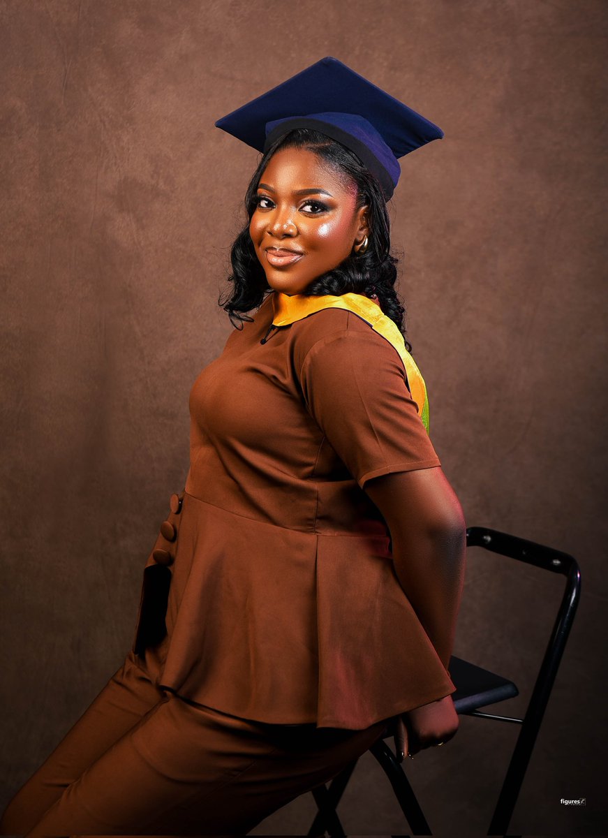 ArikeOnibata's tweet photo. Here's to making Lemonade out of lemons.

Ladies and gentlemen, meet

O. E. Komolafe 
(Second Class Honors, Upper division)
Bsc. Psychology, 
University of Ibadan. https://t.co/uIiTOF07eU