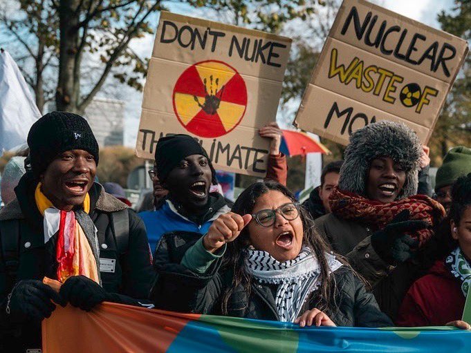 EbraHym68's tweet image. I marched with 45,000 people in the Netherlands for climate justice.
Rain fell, wind blew, but no one stopped.
That’s what hope looks like when the planet is burning.
#ClimateCrisis #StopFossilSubsidies  #StopEACOP
