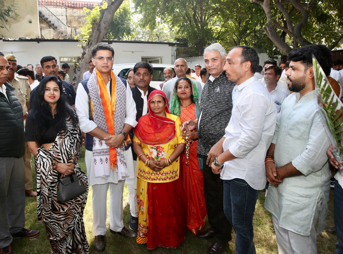 SachinPilot's tweet image. बुधवार सुबह —
मेरे घर पर नेताओं, पदाधिकारियों और कार्यकर्ताओं से मुलाकात।

📍जयपुर