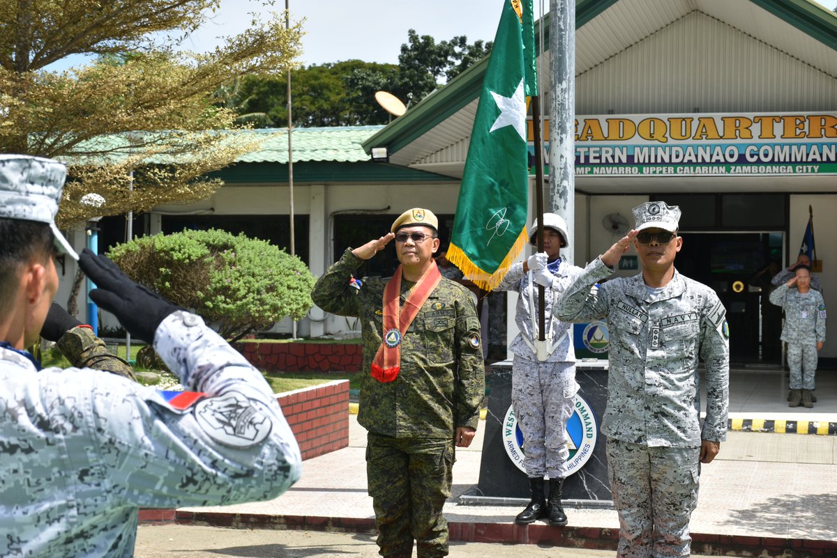 CPIO_WestMinCom's tweet photo. WestMinCom Welcomes Newly Appointed JTF Central Commander and CMOR Chief

Camp Navarro, Calarian, Zamboanga City (November 12, 2025)—

Major General Donald Gumiran, Commander of the Western Mindanao Command..Read more:https://t.co/CYQ80GAuvL https://t.co/86FBivrl3v