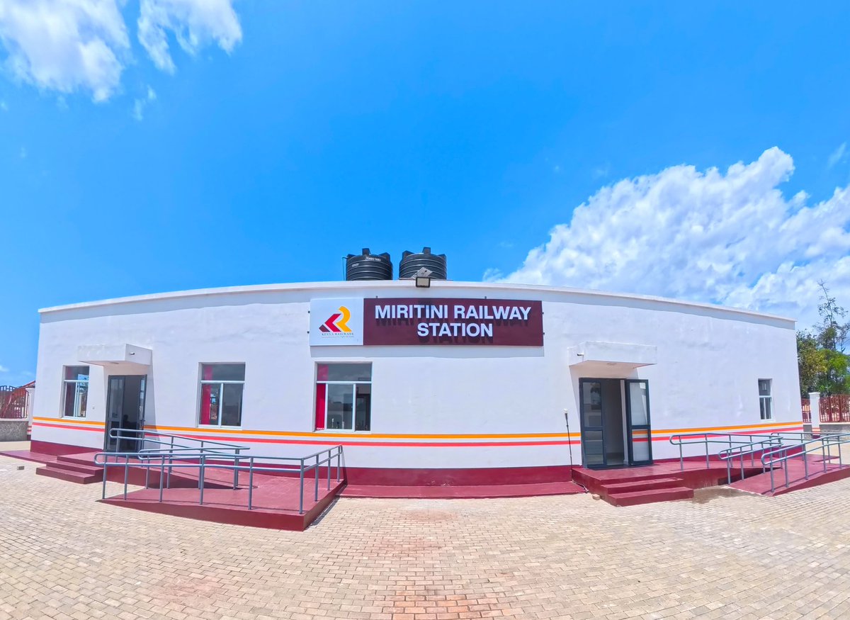 KenyaRailways_'s tweet image. Did you know you can take the train straight from Mombasa Terminus to Mombasa CBD?

The Mombasa Commuter Rail Service makes city travel smoother, faster, and pocket-friendly — with stops at Miritini Station for easy access along the route.

Beat the traffic, save time, and enjoy…