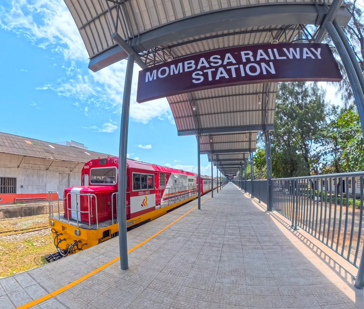 KenyaRailways_'s tweet image. Did you know you can take the train straight from Mombasa Terminus to Mombasa CBD?

The Mombasa Commuter Rail Service makes city travel smoother, faster, and pocket-friendly — with stops at Miritini Station for easy access along the route.

Beat the traffic, save time, and enjoy…