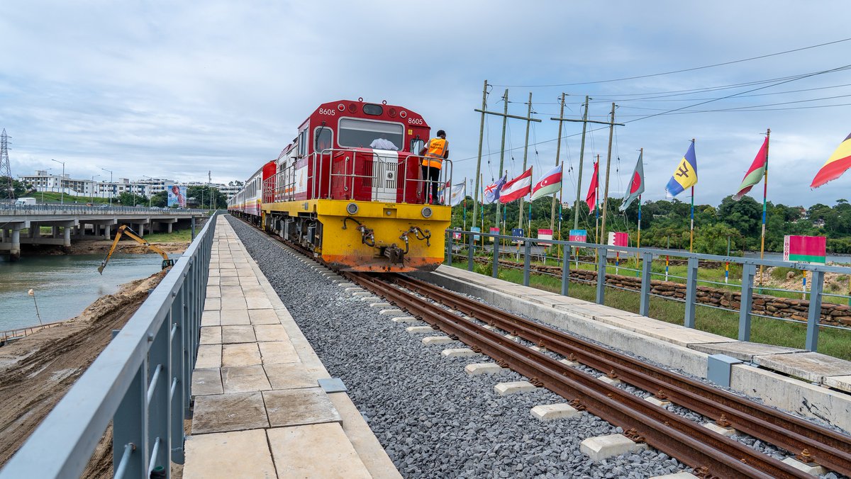 KenyaRailways_'s tweet image. Did you know you can take the train straight from Mombasa Terminus to Mombasa CBD?

The Mombasa Commuter Rail Service makes city travel smoother, faster, and pocket-friendly — with stops at Miritini Station for easy access along the route.

Beat the traffic, save time, and enjoy…