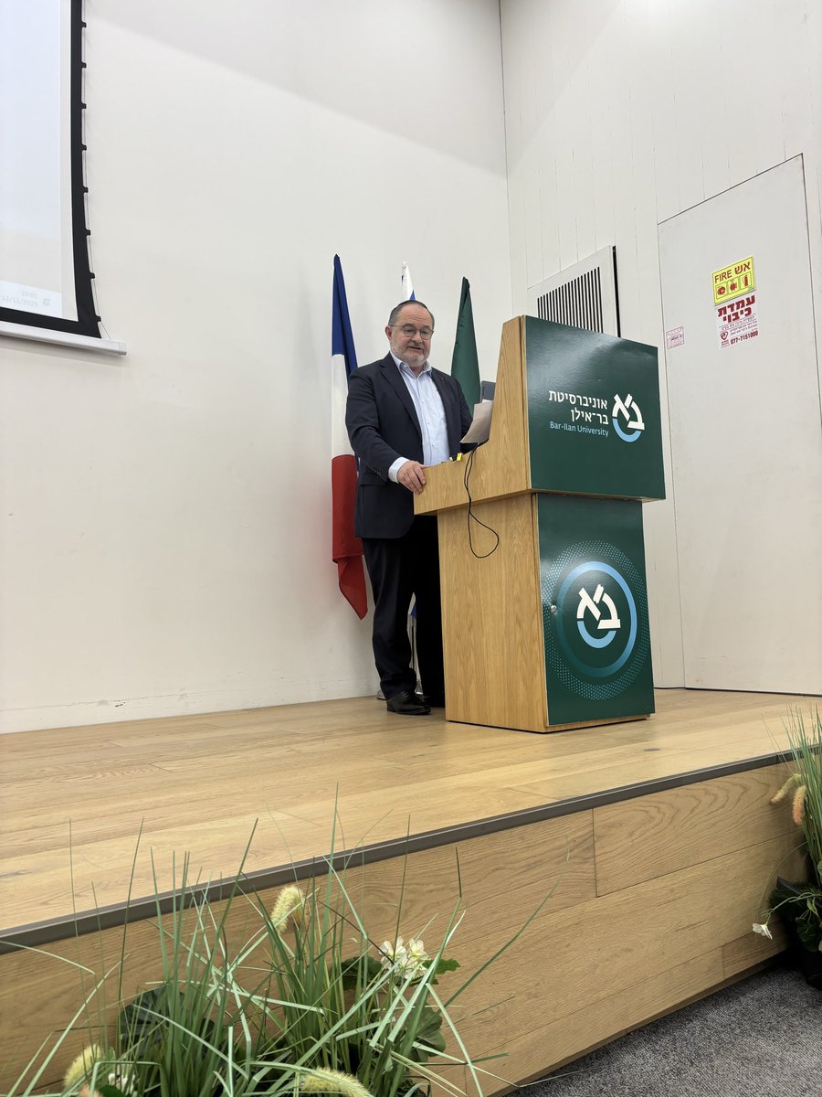 Discours de <a href="/GOLDMANNAriel/">Ariel Goldmann</a> a l’universite Bar ilan avant la signature du programme diplomant Voix Francaise financé par la <a href="/FondationFJF/">Fondation du Judaïsme Français</a>
<a href="/OdierRichard/">Odier Richard</a> <a href="/josavigneau/">Josyane Savigneau</a> <a href="/lArcheMag/">l'ArcheMag</a>