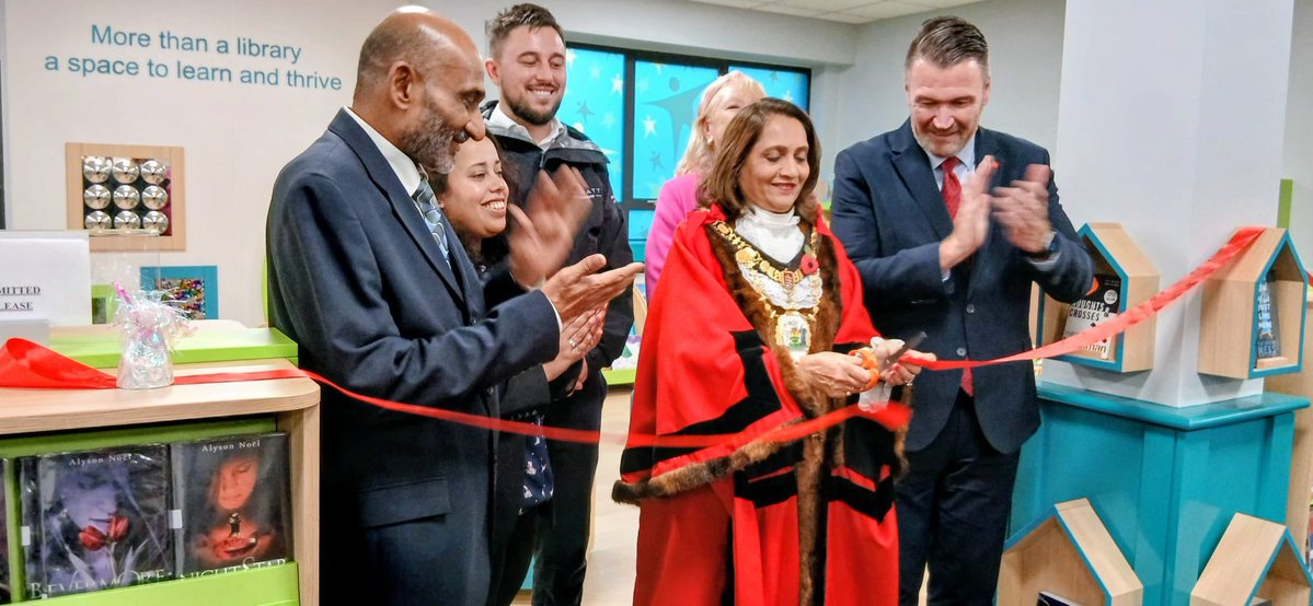 Nharrowlibrary's tweet image. Official opening of our children’s library by the Mayor of Harrow Councillor Anjana Patel.
Thank you to Barratt London and @harrow_council Council for supporting the library..
#communitylibrary