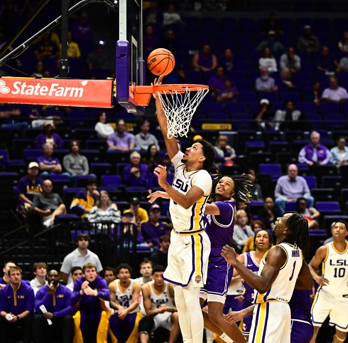 🇪🇸🇺🇸 Gran partido con doble-doble del español <a href="/pablo_tamba_/">Pablo Tamba</a> en LSU

▪️10 puntos
▪️10 rebotes
▪️4/5 en tiros de campo
▪️2 asistencias
▪️1 tapón
▪️21' y victoria (93-58 vs New Orleans)