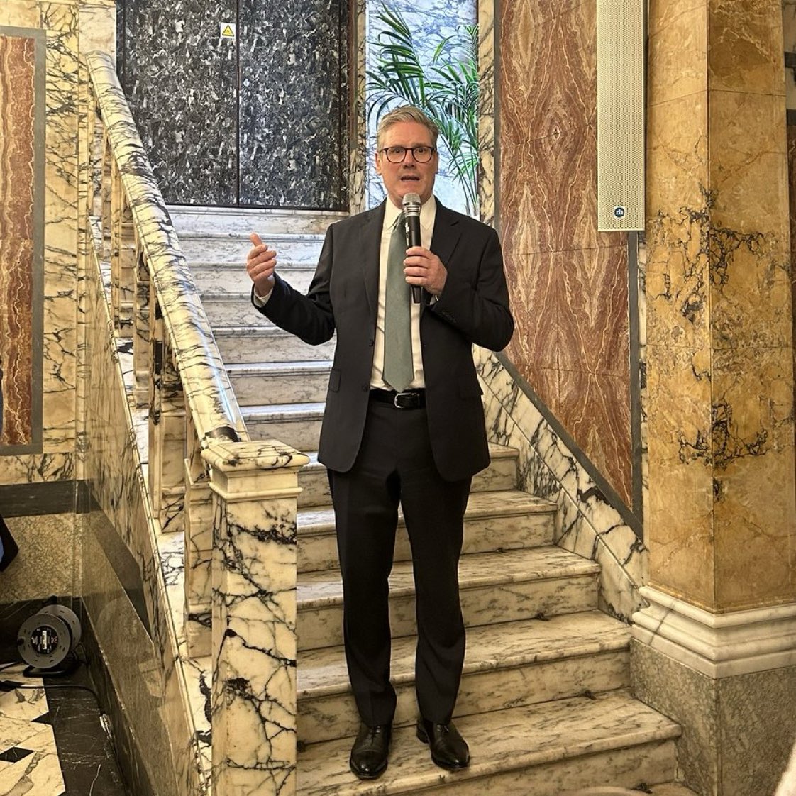 TheTVGrump's tweet image. 🎶”And now, the end is near ..”🎶