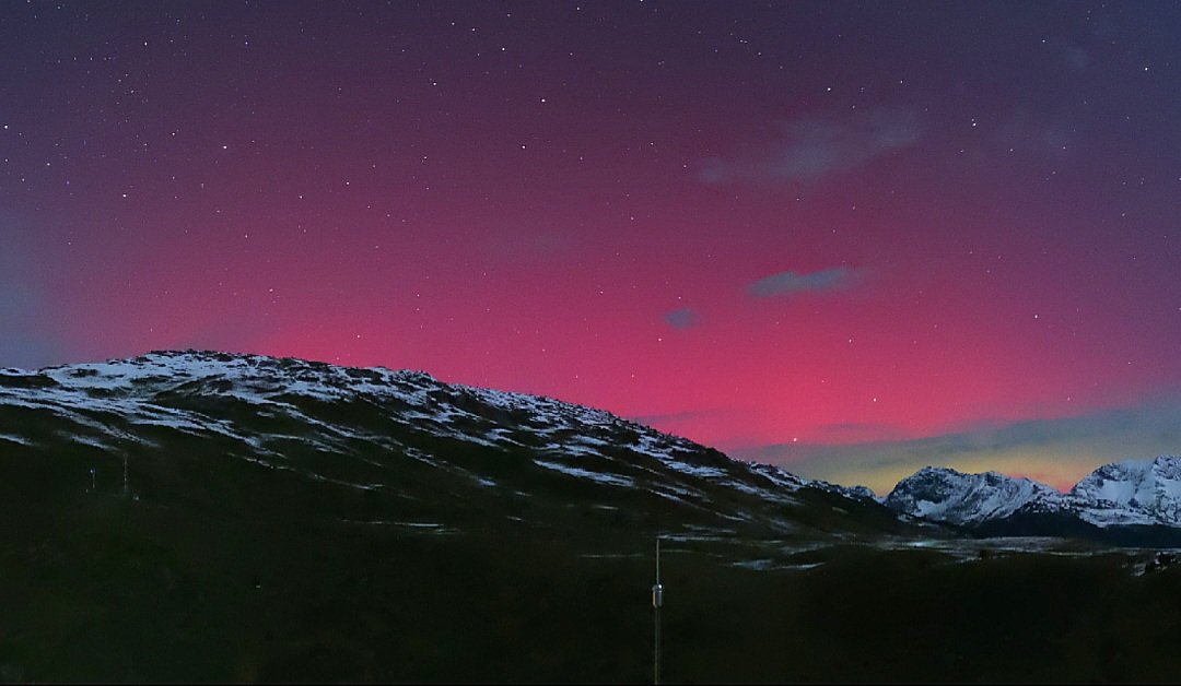 Sense paraules. Aurora des de la càmera de Baqueira Beret aquesta matinada. Preciós.