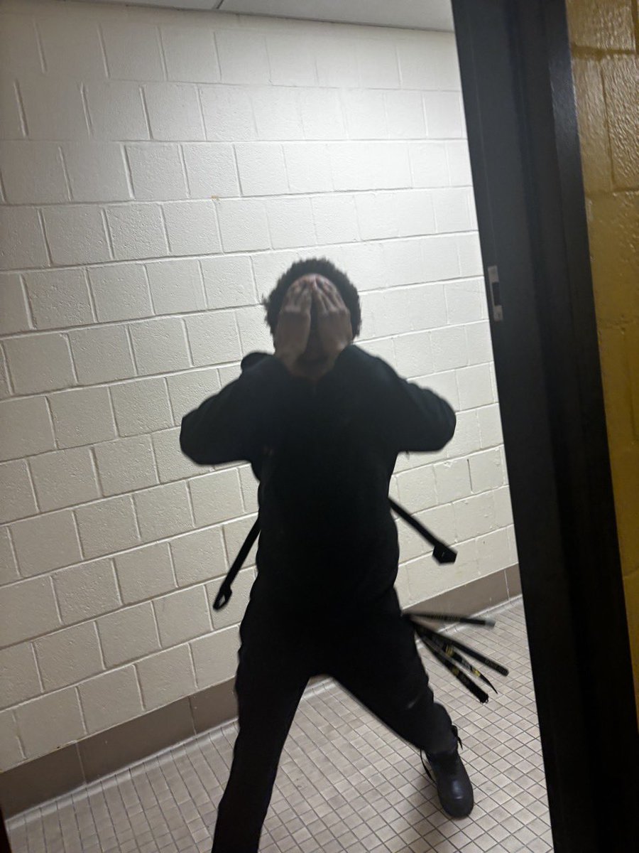 kellzfrmhell's tweet image. Someone please caption this…