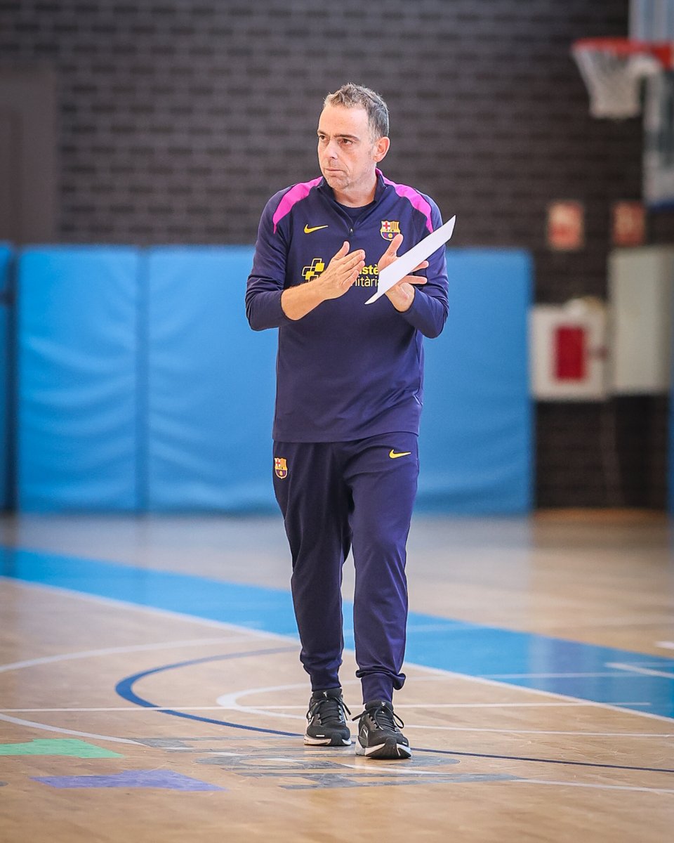 AlexGozalbo_'s tweet image. &quot;Mai m&apos;hauria imaginat, ni en els millors somnis, ser l&apos;entrenador del Barça&quot;

✅ Va arribar fa 21 anys
✅ Entrenador i ajudant al planter
✅ Ajudant de Bartzokas, Sito, Julbe, Pesic, Saras, Grimau i Peñarroya

🔵🔴 ÒSCAR ORELLANA, un culer de pedra picada