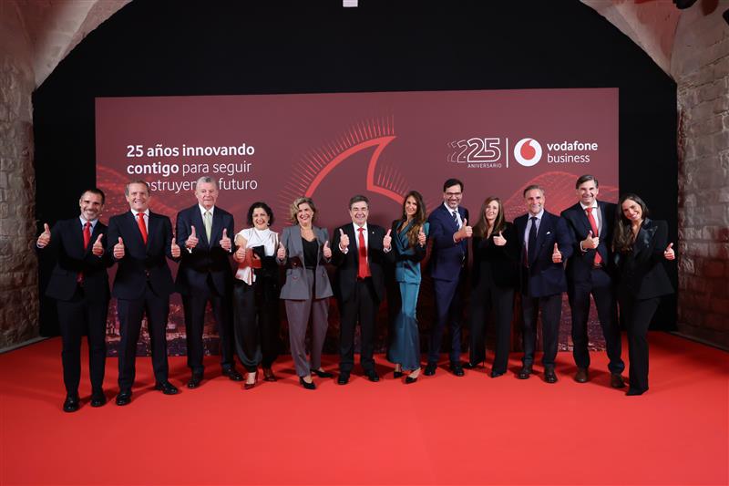 Rober94GF's tweet image. 🎉 ¡Felicidades, Vodafone Empresas! Por otros 25 años acompañando a compañías en su transformación digital.

🏅 Es importante parar, reconocer y premiar a las empresas que más han impulsado el cambio y la digitalización de nuestro país.

¡Seguimos construyendo futuro juntos!