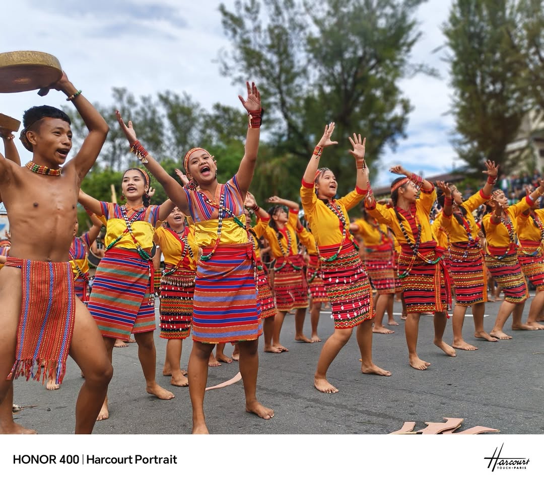 HONORPHL's tweet image. Cordillera Festival moments, captured effortlessly. The 𝟐𝟎𝟎𝐌𝐏 𝐀𝐈 𝐂𝐚𝐦𝐞𝐫𝐚 of the #HONOR4005G never disappoints!

Experience next-level AI performance! Buy now for only ₱22,999!

📸 by HONOR Community: Migz On-Onod

#YourAIPhone
#BringPhotosToLife