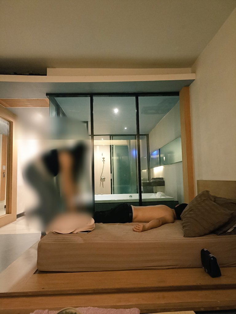 โมเม้นแบบน่ารัก พี่เดี่ยวบอกว่าปวดหลัง แฟนเลยจัดการนวดให้☺️