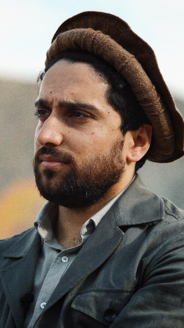 من تاکنون چهره همسر و خواهر احمد مسعود را ندیده‌ام؛
چرا؟
چون او و طالبان در این زمینه از یک ذهنیت واحد پیروی می‌کنند.
بنابراین، شعارهای پرطمطراق حقوق زنان از زبان او و حامیان جبههٔ تخیلی‌اش که از عین خط فکری تبعیت می‌کنند، نشانه همان دو رویی و ریاکاری تاریخی بقایای نسل جهادیست ها