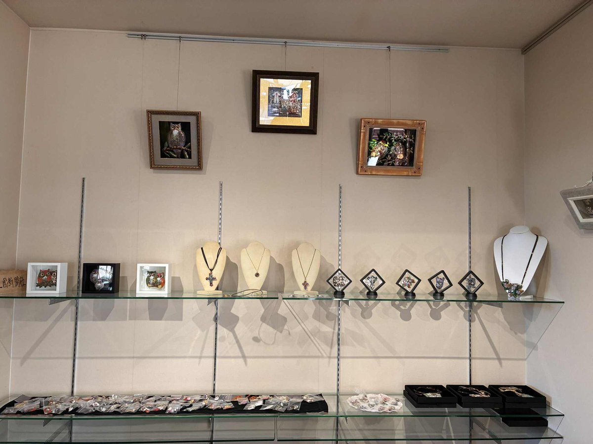 unclez_shop's tweet photo. 【お知らせ】
金沢の Cafe House さんさんごご にて、
アンクルゼットの七宝焼作品を展示販売中🎨✨
ふくろうやアリス、クリスマスモチーフなど🎄
お近くの方はぜひお立ち寄りください！
📅11/4(火)〜11/29(土)
📍Cafe House さんさんごご https://t.co/DtU5pw9R6F
Z先生は今回は在廊なしです https://t.co/GF2xf6FmKN