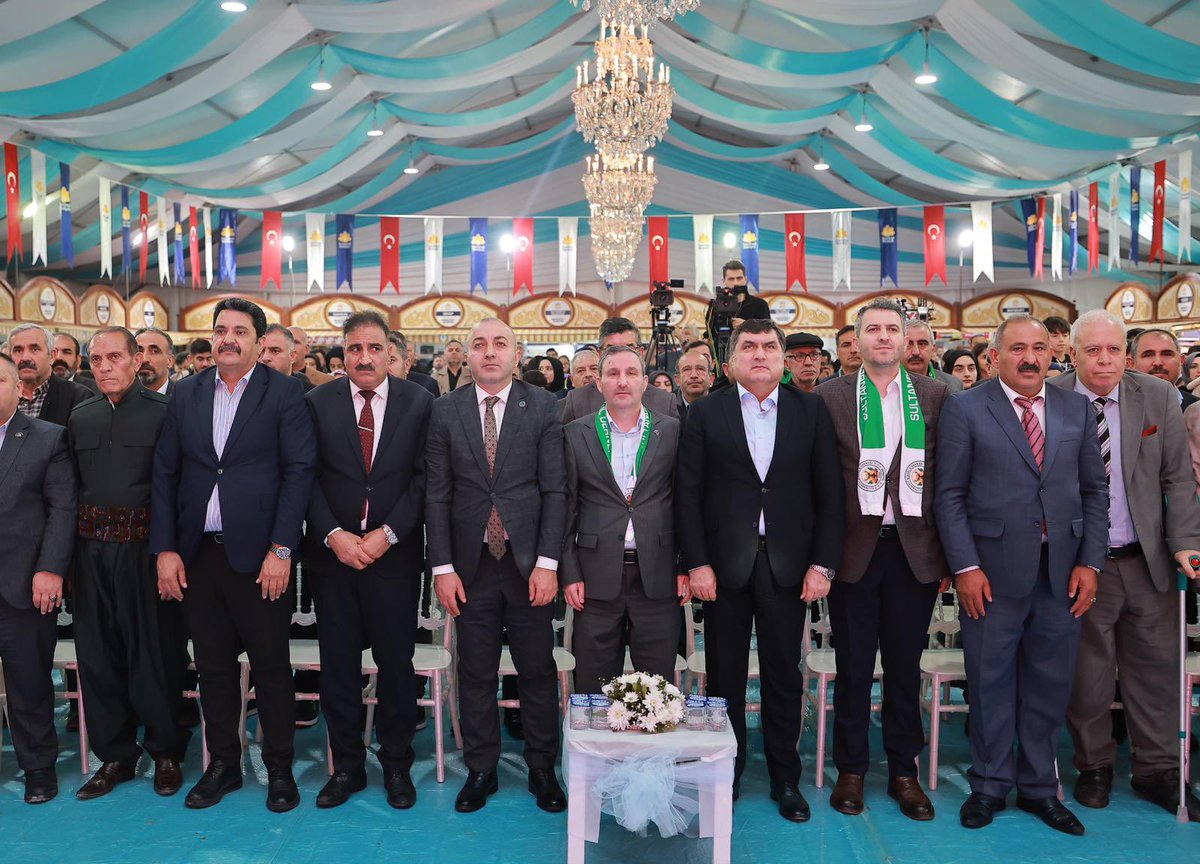 🇹🇷 SULTANBEYLİ’DE VAN GECESİ, ŞEHİTLERİMİZE SAYGIYLA TAMAMLANDI 💙

Sultanbeyli Belediyesi ve Sivil Toplum Kuruluşları Platformu iş birliğiyle düzenlenen 2. Sultanbeyli Memleket Günleri etkinlikleri kapsamında gerçekleşen Van Kültür Gecesi, anlamlı bir atmosferde