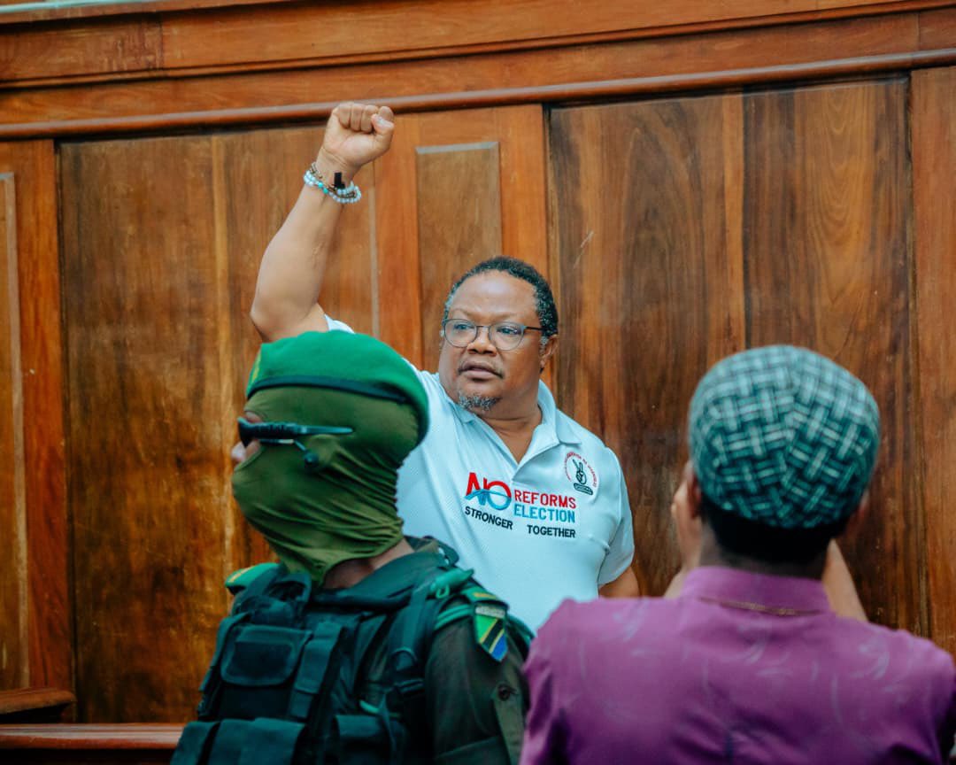 Nice_Gisunte's tweet photo. Kadri ninavyoendelea kumsikiliza Mhe. @TunduALissu hapa mahakamani nazidi kujiridhisha sio tu anajitetea kama mtuhumiwa bali pia anafundisha sheria kupitia ubobezi wake kitaaluma na kiuzoefu. https://t.co/PGrxjtAp3g