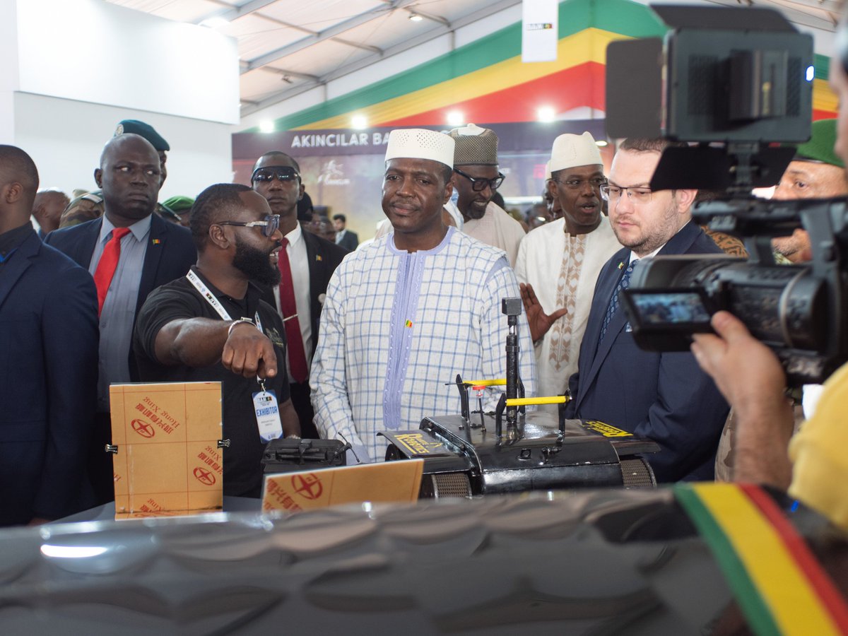 RoboticsDiakite's tweet image. Quelques instants capturés au Salon Bamex : fierté, innovation et engagement 🇲🇱
Aux côtés des FAMa, Diakité Robotics continue de tracer sa voie parmi les grands de l’industrie technologique et de défense. 🤖✨

Revivez ces moments en images 👇

#DiakiteRobotics #InnovationMali…