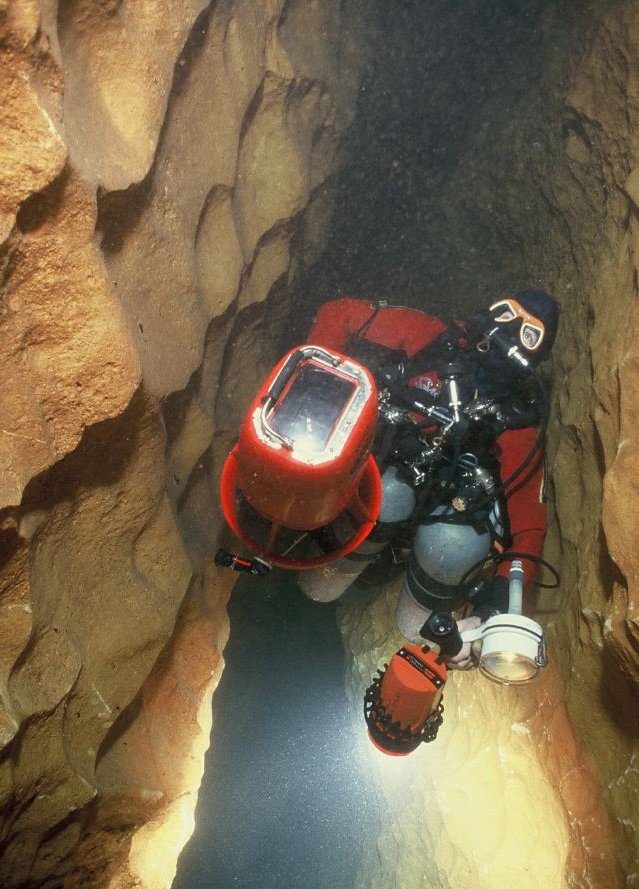 InDepth_Mag's tweet photo. Cave Biology: What Lives When Light Ends. Life thrives where light ends: blind fish, timeless clocks, and creatures surviving on chemistry alone. Evolution never stops — even in total darkness. 
🔗 https://t.co/pFGuol9m7e
 #deepdiving #InDEPTHMagazine #cavediving https://t.co/lYCocnra66