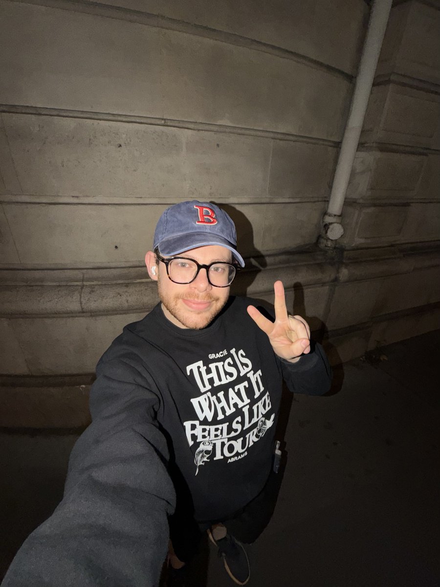 Emilaenerys's tweet image. who said I couldn’t run a half-marathon in Paris just to celebrate the 4th anniversary of #ThisIsWhatItFeelsLike and turning 27 !!!!!!! 🥳🥳 @gracieshq @gracieabrams