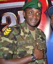 Uyu ko avuga ngo #RDF yamwimye ranks mwe mureba neza buriya nta rank yavanyemo cg ahari yavugaga ko batamurihiye ngo ajye kwiga umuziki ku Nyundo?. Niba naho yari kuhabasha.