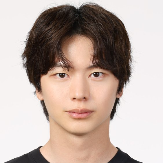 BTOBSupports's tweet photo. Sungjae change his profile picture on fromm and he update it with updated new driver's license photo 

(He's really different...)