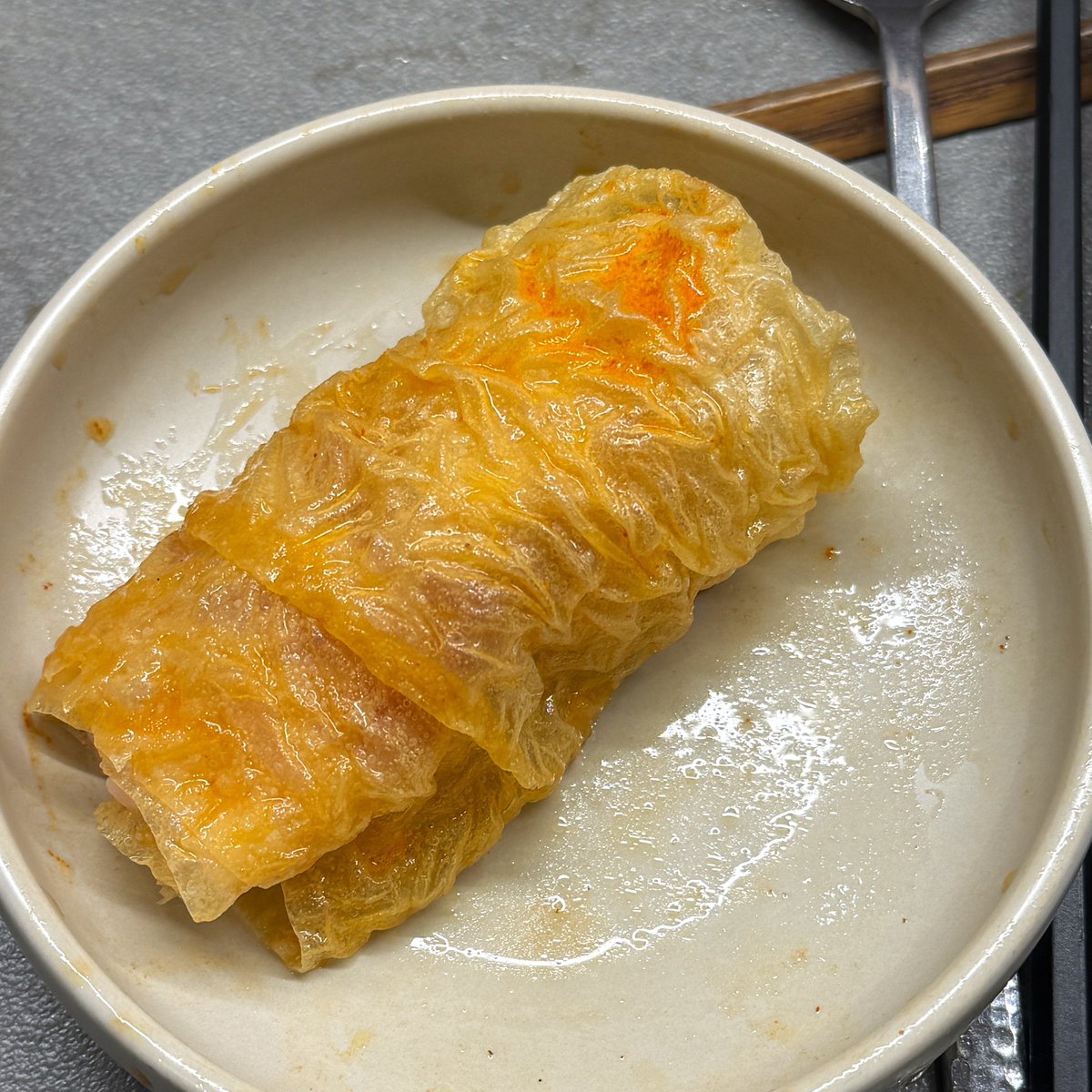 샤브샤브나 훠궈 먹을 때 꼬옥 해드셔야 하는 거 1위
: 두유피 새우완자 말이..

두유피 시켜서 육수에 살짝 적시면 풀ㄴ어지거등요
거기다 고기랑 새우 완자 얹어서 다시 말아주고 익혀먹으면 그게 극락임ㅁ미다
특히 여기 날치알새우완자 톡톡탱글하니 ㅁㅊ맛임..