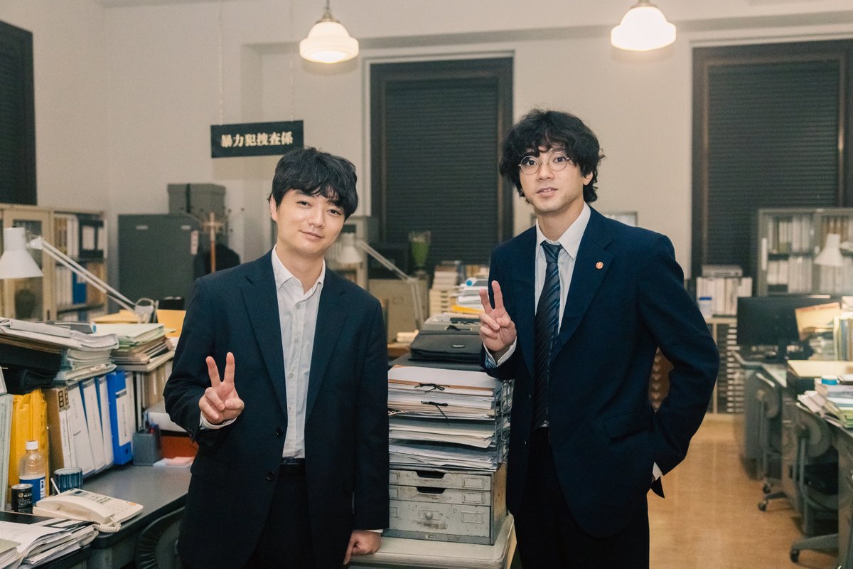 ／
祝！大ヒット！
『#映画爆弾』撮影裏の様子は…？
豪華キャスト陣のメイキング写真、初解禁📸
＼
⠀
極限の緊張と心理戦が渦巻く本編の一方で
現場ではキャストの笑顔が炸裂⚡️
⠀
全写真は <a href="/bakudan_movie/">映画『爆弾』公式</a> を✔︎
⠀
緊迫する交渉。突きつけられる謎。迫る爆発。
観るものすべてが試される──