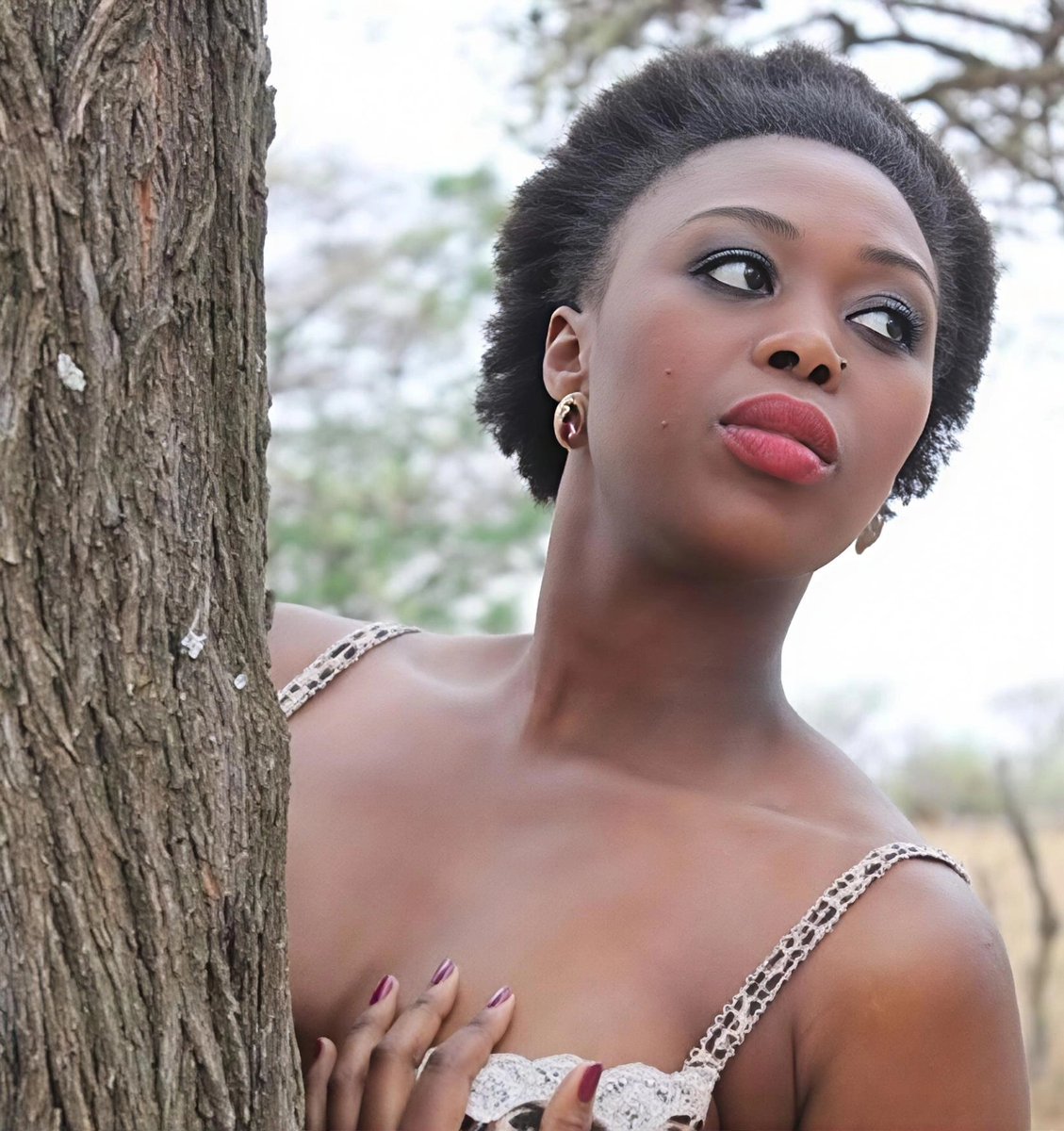 PhilMphela's tweet image. CASTING NEWS: 

Brenda Ngxoli Plays Brenda Fassie 

The incomparable Ngxoli takes on the role of the iconic entertainer in Vulindlela, a four-part documentary series. 

The docu-series the charts Brenda Fassie’s extraordinary rise from obscurity to South African music royalty.…