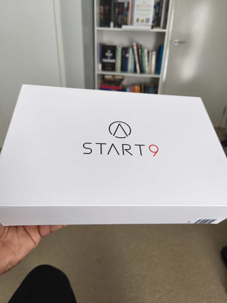 DadbodtoFitbod1's tweet image. So stoked to receive the @start9labs hardware!
Finally it feels like to be a part of the #decentralised network- in the true sense (ahh well maybe not yet but once it’s synced).
#stacksats #buildstrength #ownyourlife #runyournode
