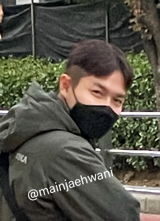 그가 나를 보고 인사해주었다….
편의점 갔다가 자만추 성공….ㅠㅜㅜㅜ
#김재환 #김병장님힘내세요