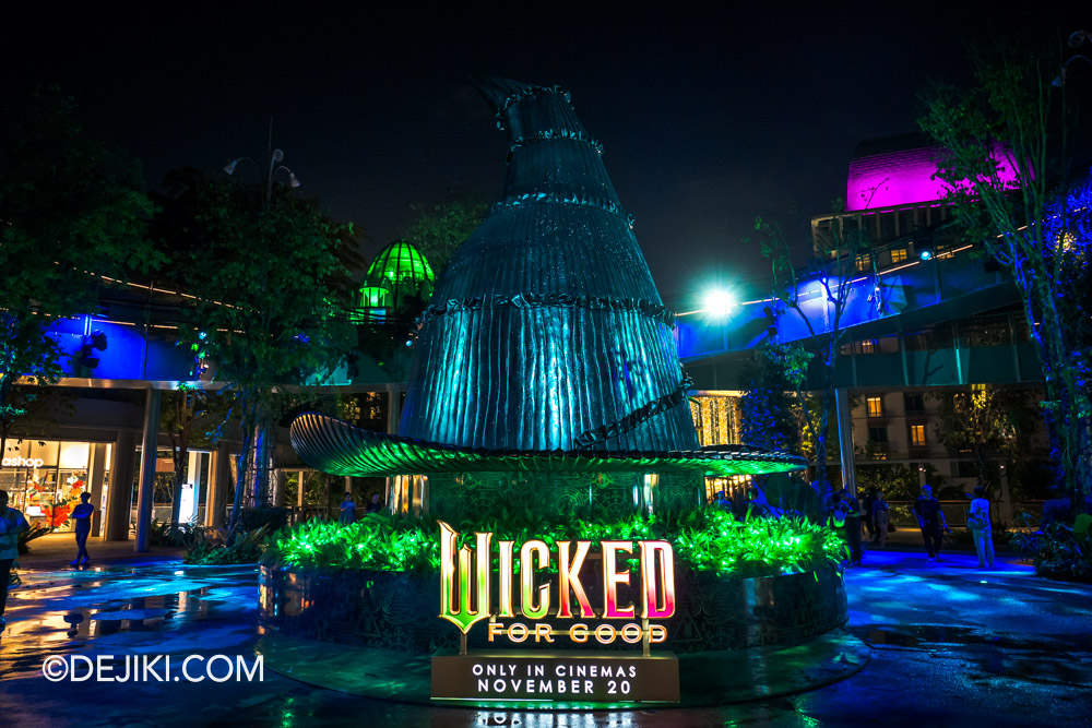 The Wicked: For Good Singapore Premiere is happening at Universal Studios Singapore! Check out the amazing installations in the park and beyond, all for this thrillifying celebration! 

Read more: dejiki.com/2025/11/uss-wi…

#WickedForGood